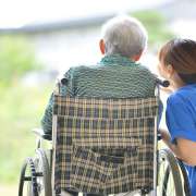 認知症ケア専門士とは？資格取得のメリットや試験について解説します！