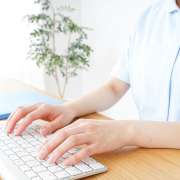 生活相談員の資格要件【都道府県別の一覧あり】資格なしでなるには？