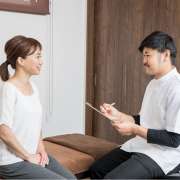 柔道整復師とは？仕事内容や必要な資格の取り方、就職先や年収などを解説