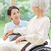 サービス管理責任者とサービス提供責任者の違いは？仕事内容や給与など6つの視点で解説