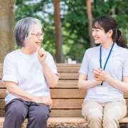 高齢者傾聴スペシャリストってどんな資格？試験概要や介護職での活かし方について解説！