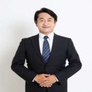 【介護業界】老人ホームの施設長とは？仕事内容や資格・年収を解説