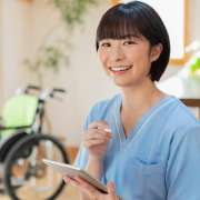 介護福祉士になるには？社会人が働きながら目指す方法・受験資格を解説！